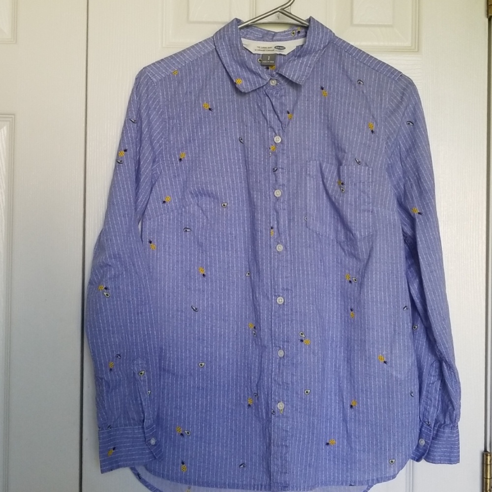 Old Navy ladies blouse buttoned
